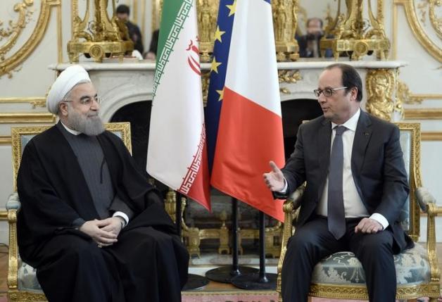 French President Francois Hollande (R) meets Iran's President