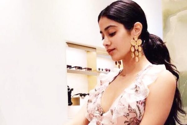Jhanvi Kapoor Six Packs Abs